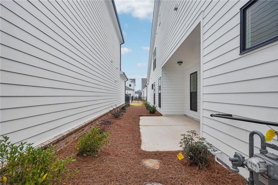 Exterior details and patio area of a home in Aberdeen, Hoschton (Image 3).