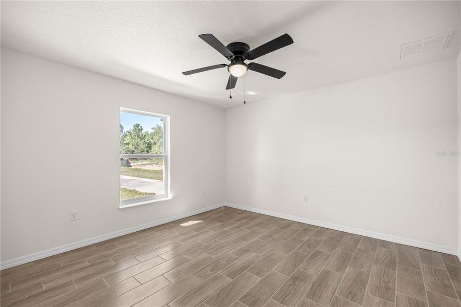 Spacious, unfurnished interior of a new home in , Ocala (Image 16).