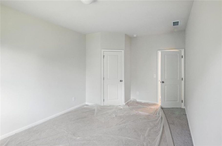 Spacious, unfurnished interior of a new home in Creekside Landing, Dallas (Image 11).