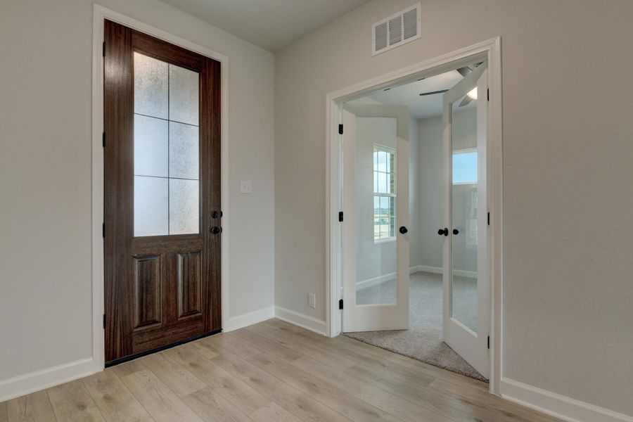 Representative unfurnished interior of a home built from the Jordan by Ashton Woods in Hennersby Hollow, San Antonio (Image 17).