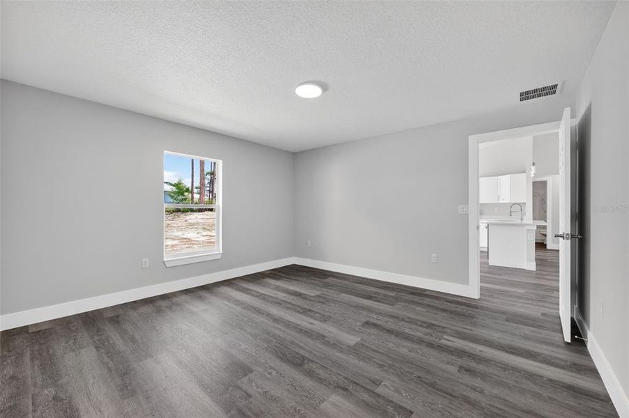 Spacious, unfurnished interior of a new home in , Ocala (Image 15).