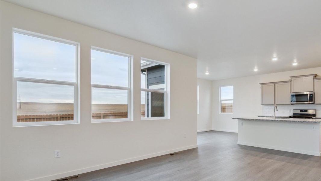 Spacious, unfurnished interior of a new home in Silver Peaks, Lochbuie (Image 9).