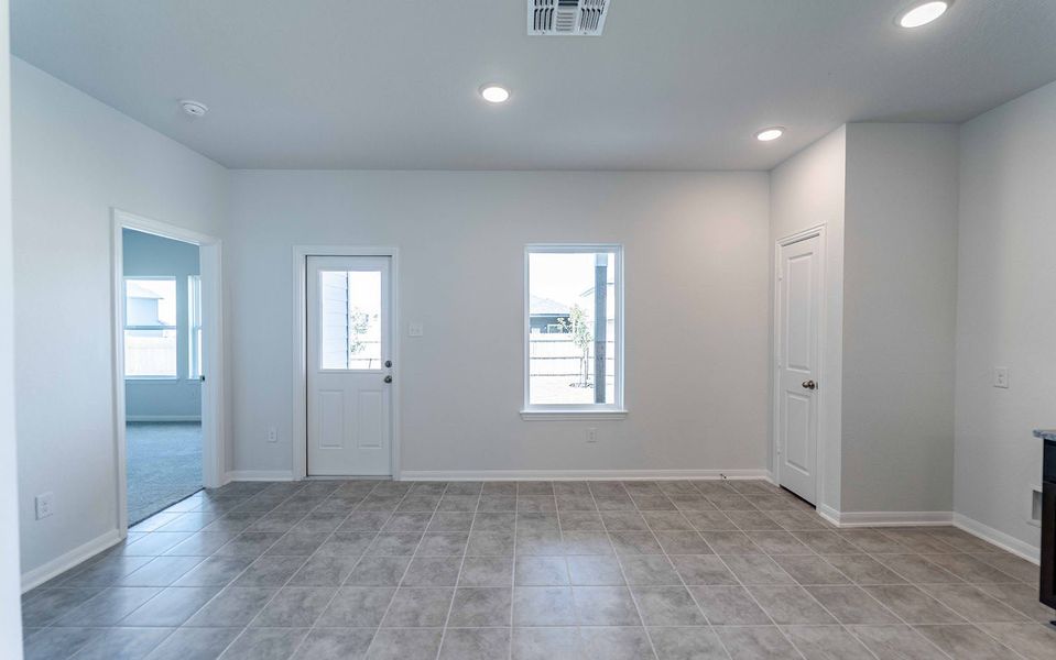 Spacious, unfurnished interior of a new home in Morgan Meadows, San Antonio (Image 8).