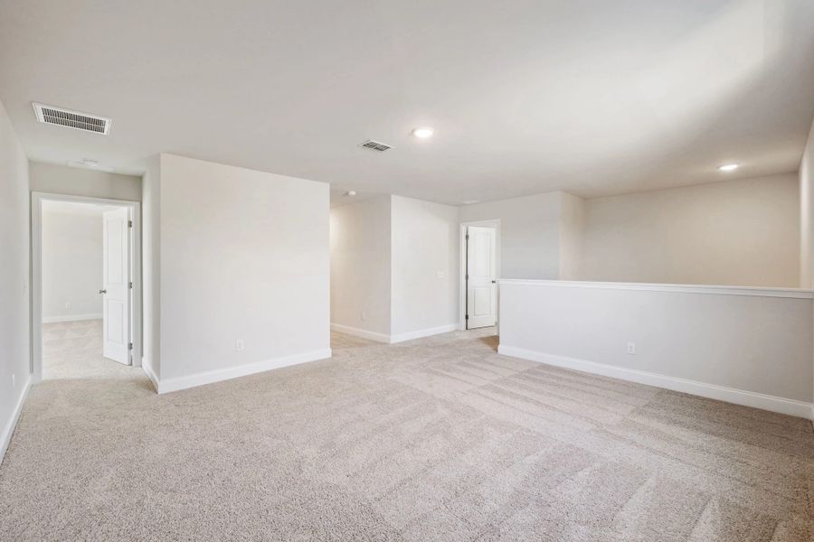 Spacious, unfurnished interior of a new home in Cades Bluff, Lebanon (Image 31).