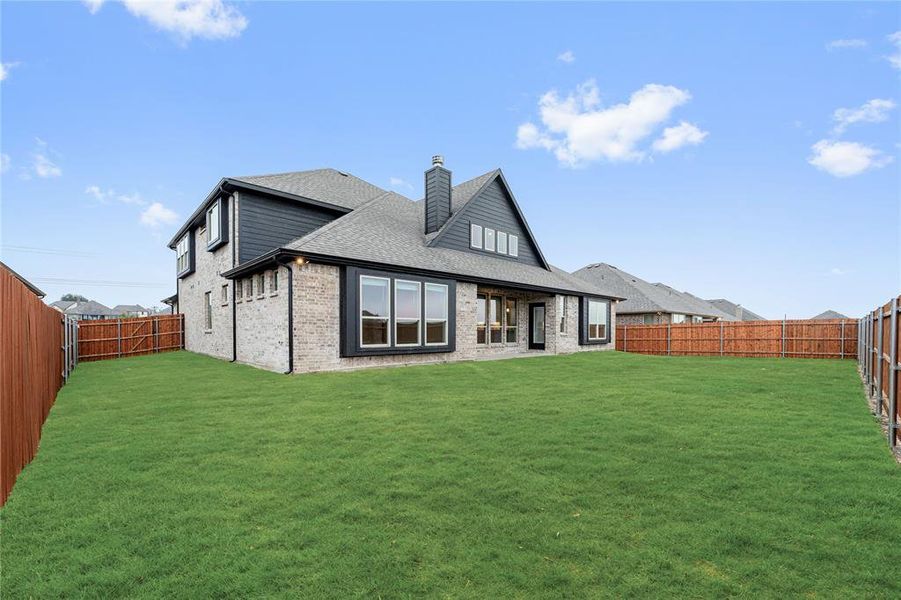 Exterior details and patio area of a home in Villages of Walnut Grove, Midlothian (Image 21).