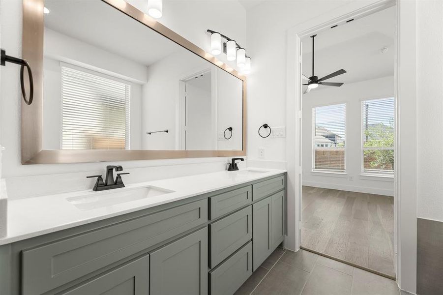 21. 817 Meadow Springs - Bath (4)