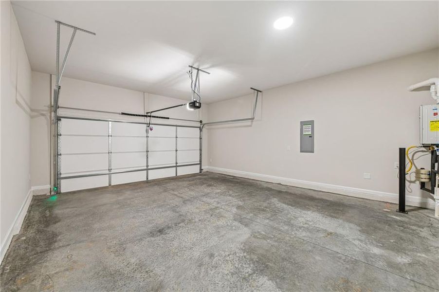 Spacious, unfurnished interior of a new home in Aberdeen, Hoschton (Image 31). Spacious, unfurnished interior of a new home in Aberdeen, Hoschton (Image 31).