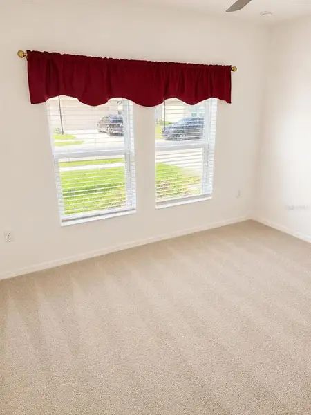 Spacious, unfurnished interior of a new home in Ironwood, Lakeland (Image 9).