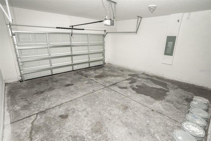 Spacious, unfurnished interior of a new home in , Lake Wales (Image 25).