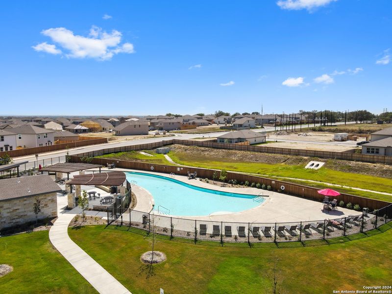 Community amenities in Abbott Place, St. Hedwig (Image 38).