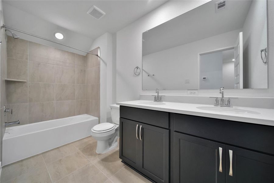 Furnished interior view inside a new home in , Rosharon (Image 9).