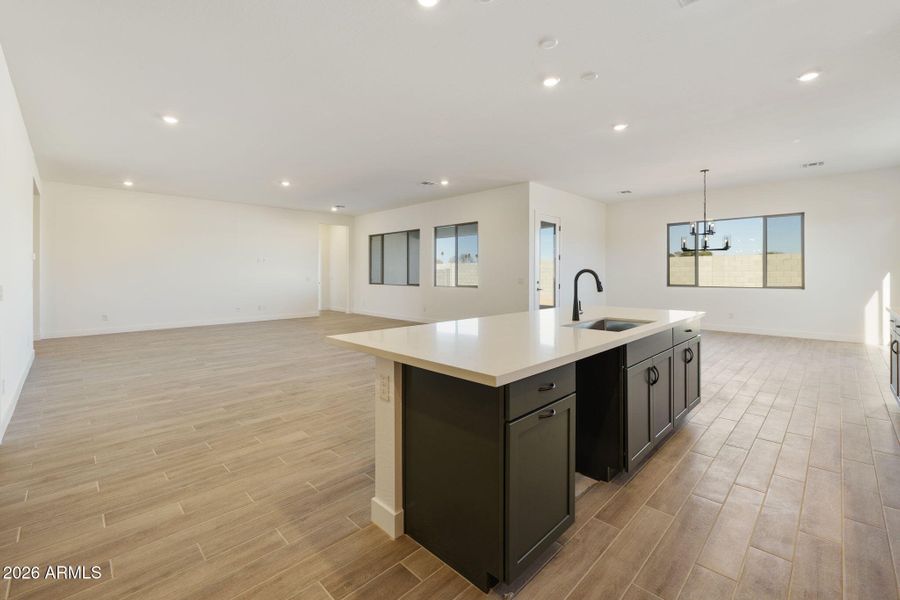 KITCHEN / GREAT ROOM