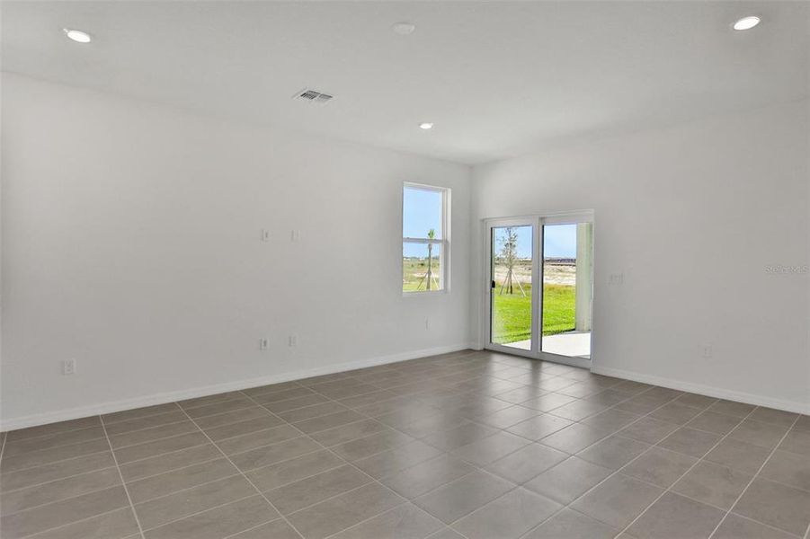 Spacious, unfurnished interior of a new home in Turnleaf, Punta Gorda (Image 18).