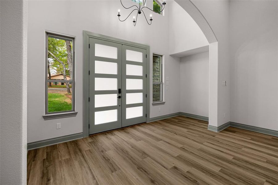 Spacious, unfurnished interior of a new home in , Granbury (Image 26).