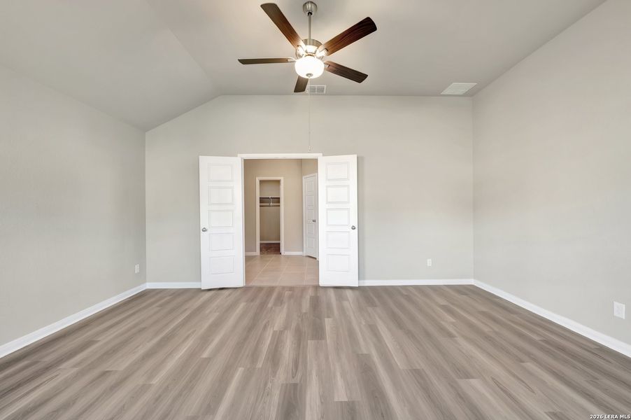 Spacious, unfurnished interior of a new home in Greenspoint Heights, Seguin (Image 40).