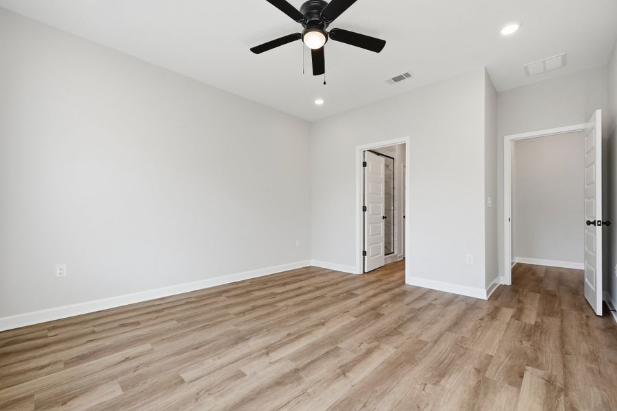 Spacious, unfurnished interior of a new home in Barton's Bend, Crestview (Image 26).