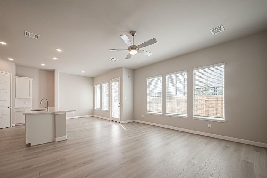 Spacious, unfurnished interior of a new home in Regents Court, Houston (Image 26).