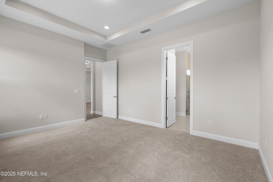 Spacious, unfurnished interior of a new home in Madeira, St. Augustine (Image 21).