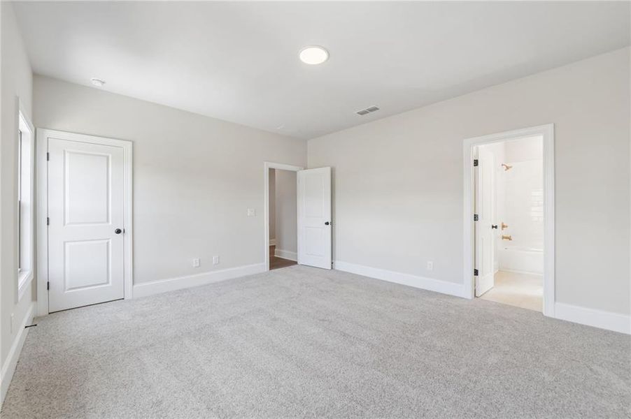 Spacious, unfurnished interior of a new home in Waterhaven, Cumming (Image 34).