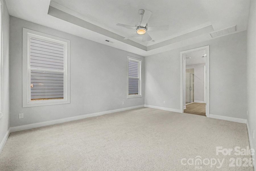 Spacious, unfurnished interior of a new home in Handsmill on Lake Wylie, York (Image 14).