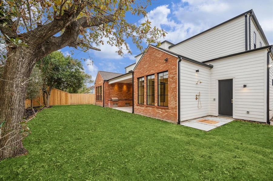 Large Backyard with Outdoor Shower and Pool Bath Access