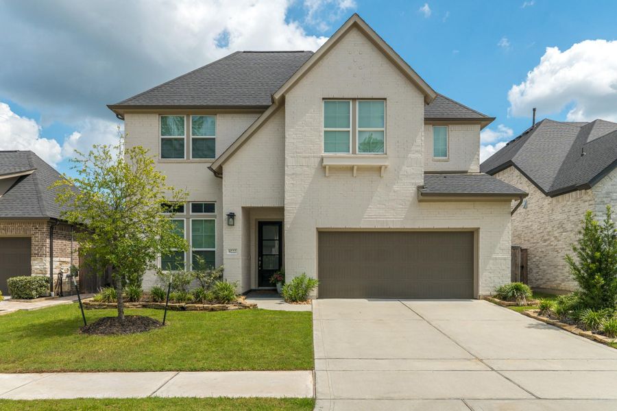Front exterior of a new home in Lakes at Creekside 50′, Tomball, TX, highlighting curb appeal (Image 1). Front exterior of a new home in Lakes at Creekside 50′, Tomball, TX, highlighting curb appeal (Image 1).