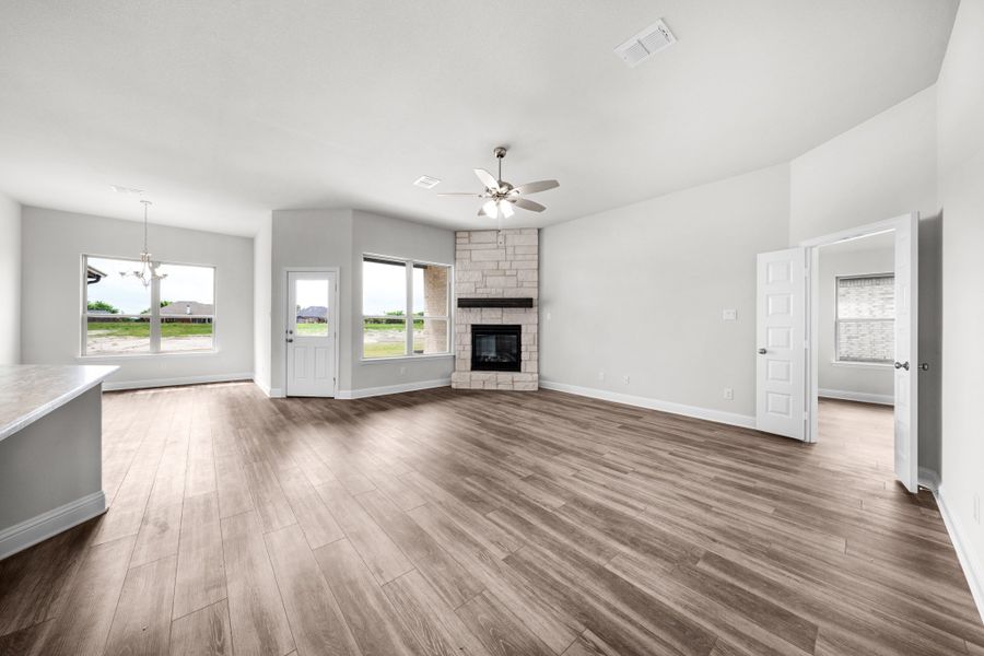 Spacious, unfurnished interior of a new home in Mallard Point, Greenville (Image 21).