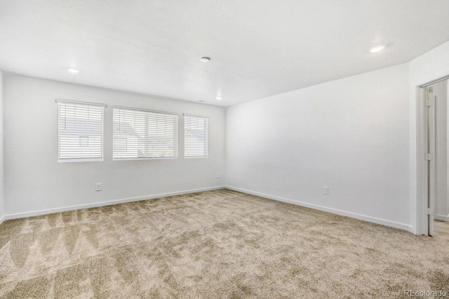 Spacious, unfurnished interior of a new home in Riano Ridge, Loveland (Image 11).
