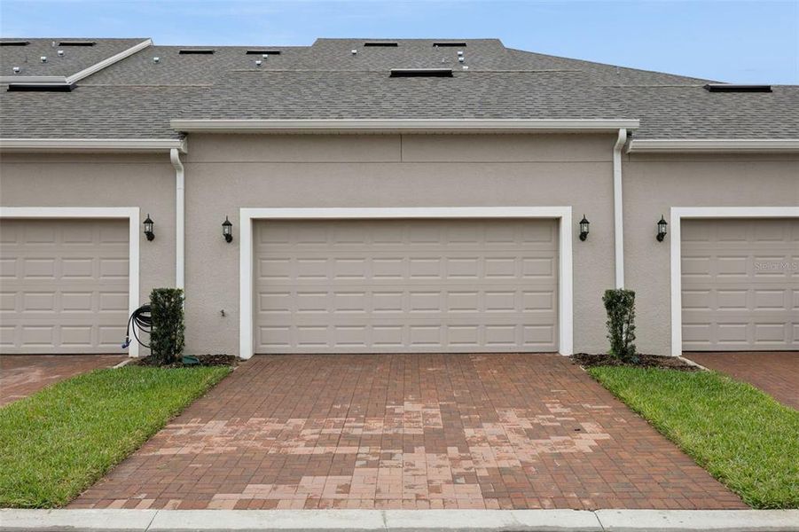 Exterior details and patio area of a home in , Winter Garden (Image 3).