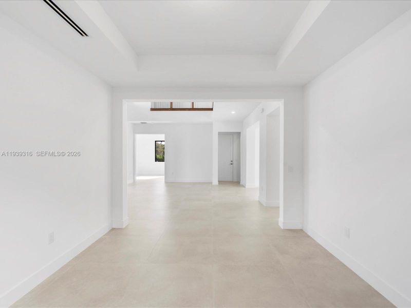 Spacious, unfurnished interior of a new home in , Miami (Image 66).