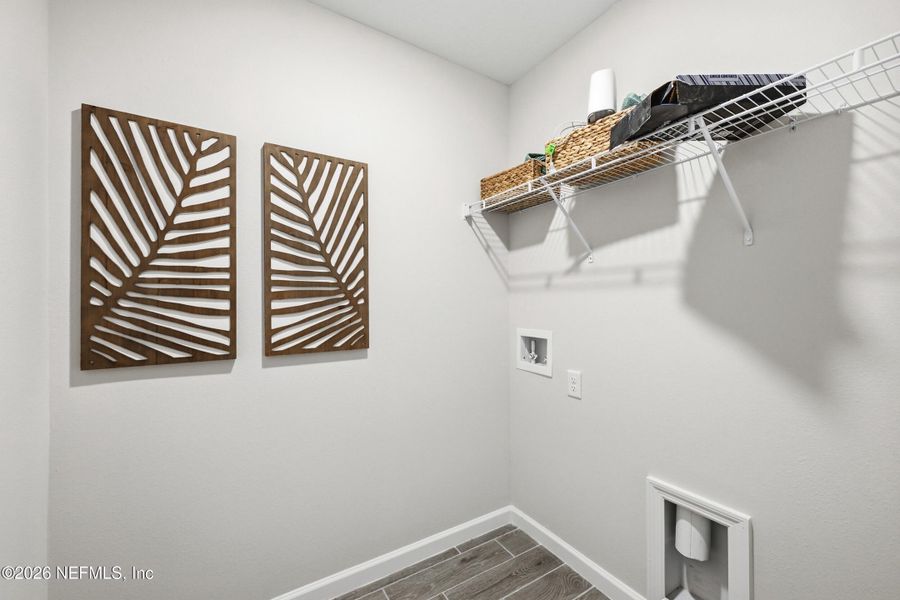 Spacious, unfurnished interior of a new home in , Middleburg (Image 20).