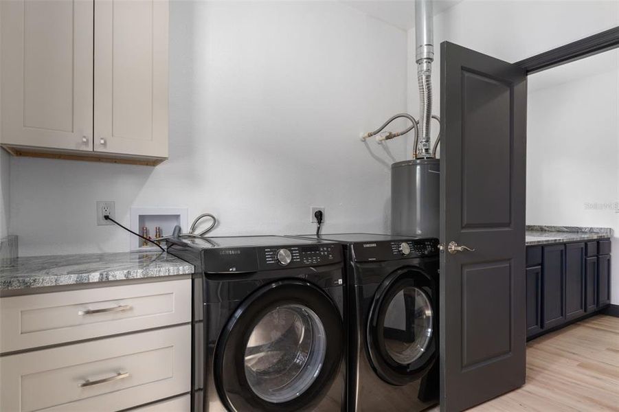 Close-up of interior finishes inside a home in , Dunnellon (Image 15).