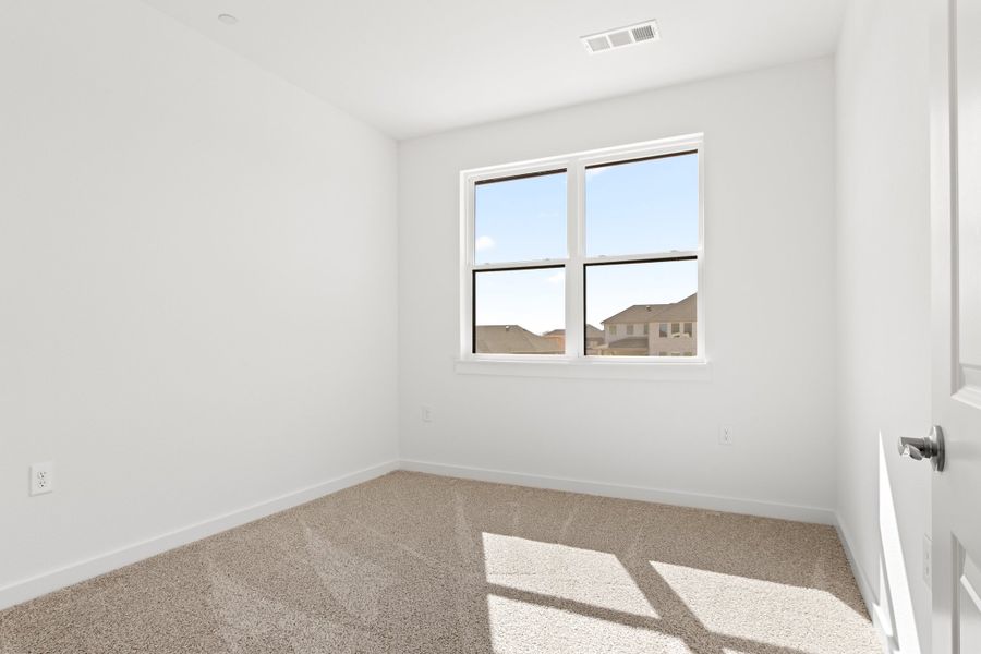 Spacious, unfurnished interior of a new home in Wildridge, Oak Point (Image 26).