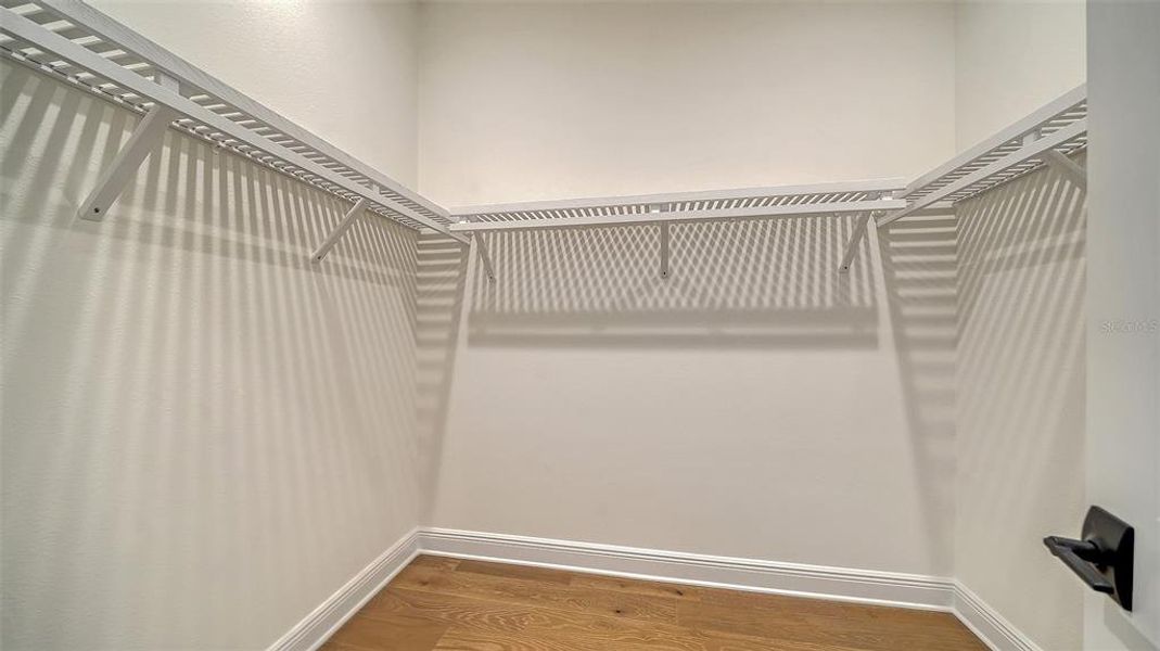 Spacious, unfurnished interior of a new home in Tideline, Bradenton (Image 38).