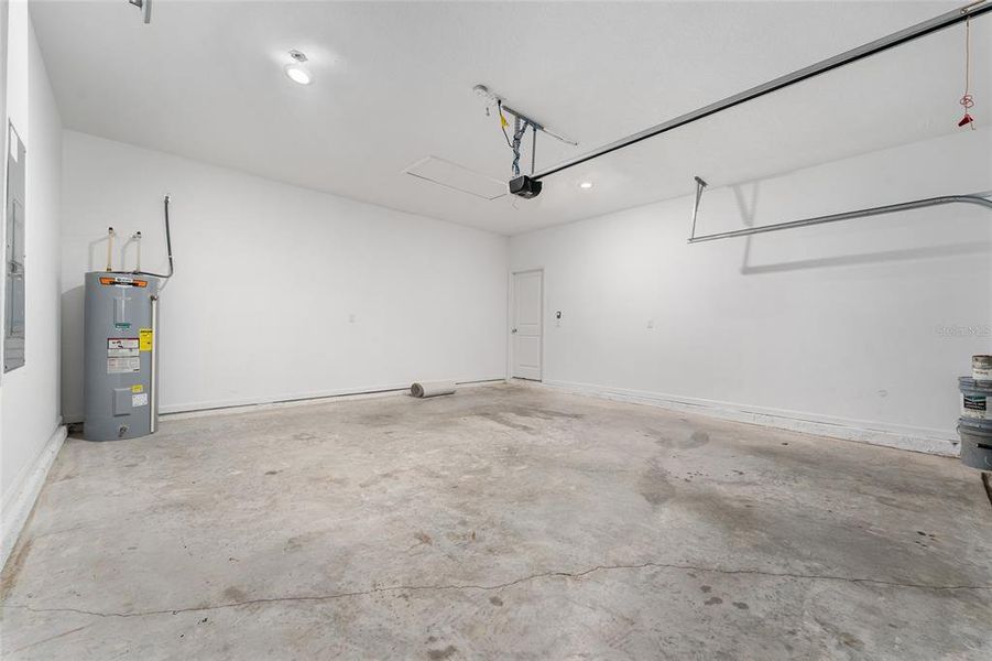 Spacious, unfurnished interior of a new home in Liberty Village: Liberty Village - Phase One, Ocala (Image 53).