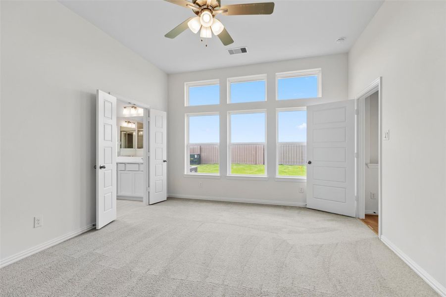 Spacious, unfurnished interior of a new home in Creekhaven, Iowa Colony (Image 27). Spacious, unfurnished interior of a new home in Creekhaven, Iowa Colony (Image 27).