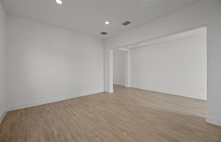 Spacious, unfurnished interior of a new home in , Bradenton (Image 20).