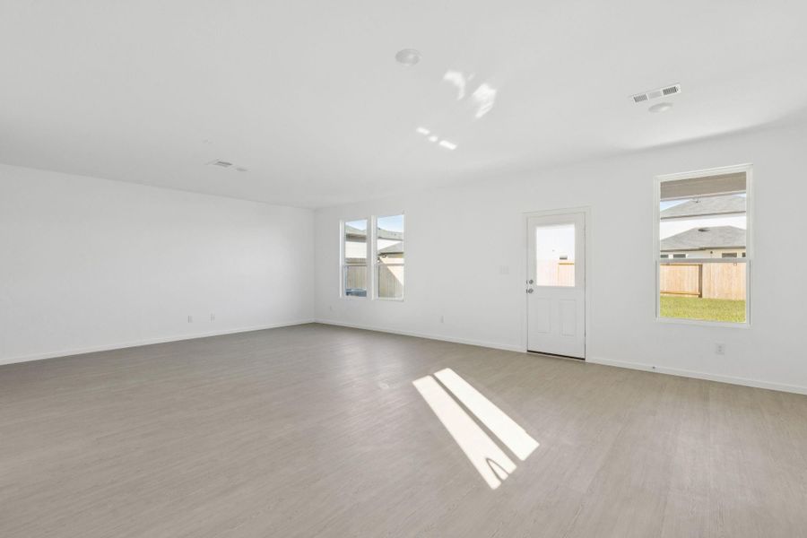 Spacious, unfurnished interior of a new home in Montgomery Bend, Montgomery (Image 35).