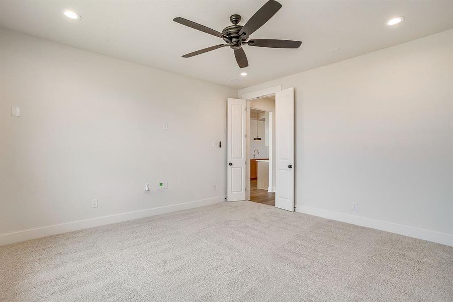 Spacious, unfurnished interior of a new home in , Waxahachie (Image 32).