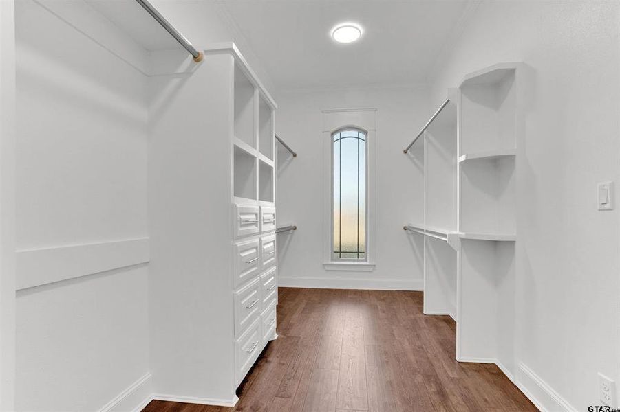 Spacious, unfurnished interior of a new home in , Hideaway (Image 21).