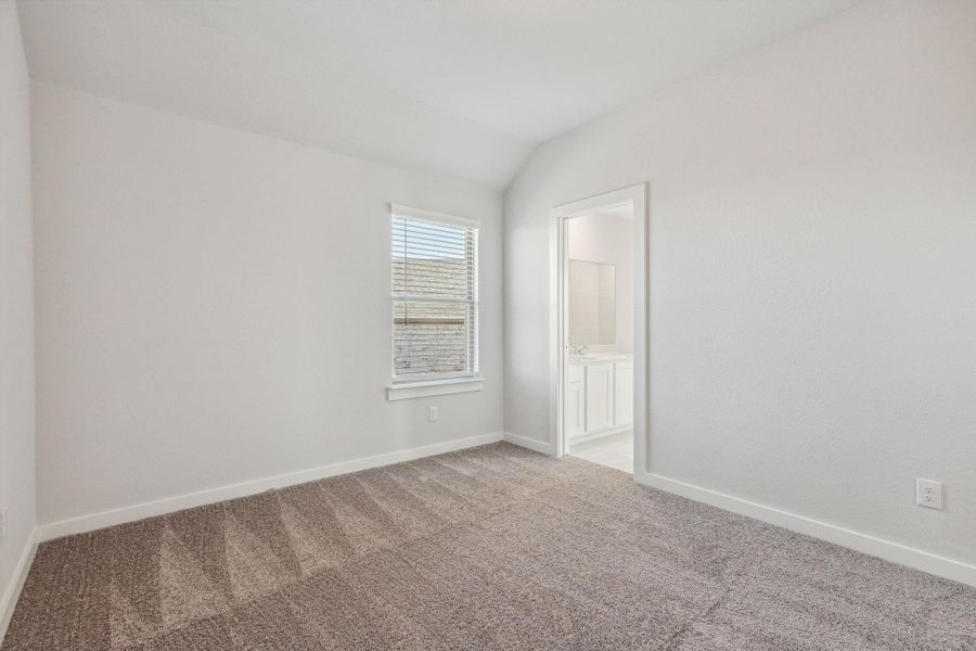 Spacious, unfurnished interior of a new home in Trinity Ranch, Elgin (Image 18).