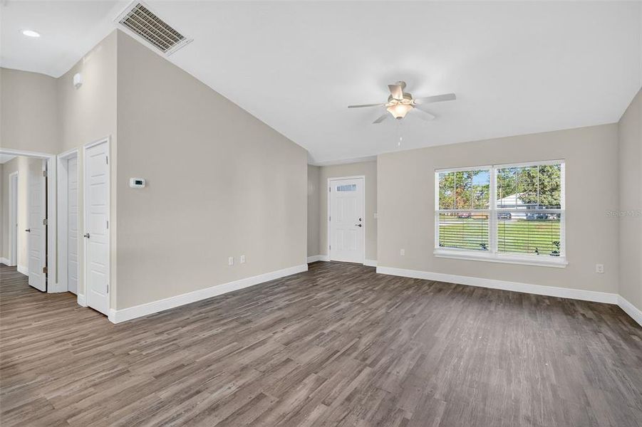 Spacious, unfurnished interior of a new home in , Ocala (Image 15).