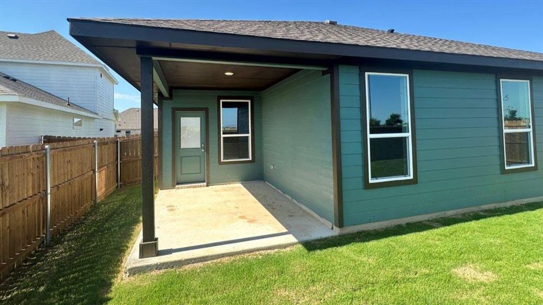 Exterior details and patio area of a home in Rock Creek Ranch, Fort Worth (Image 2).