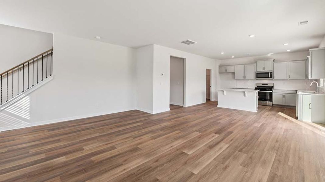 Spacious, unfurnished interior of a new home in Cardinal Creek, Charlotte (Image 19).