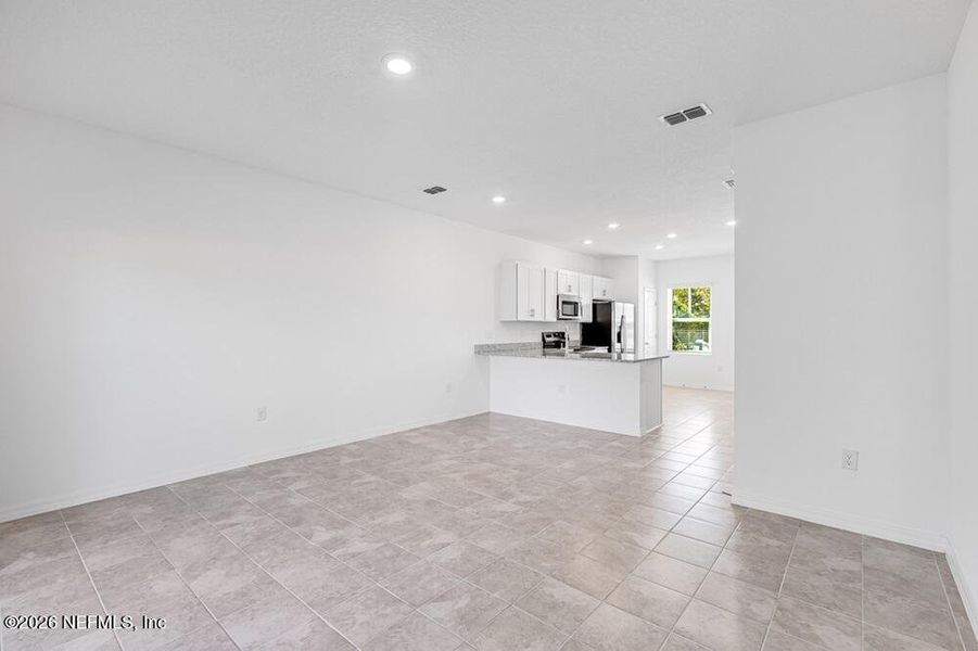 Spacious, unfurnished interior of a new home in , Jacksonville (Image 20).