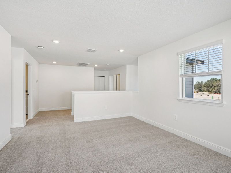 Spacious, unfurnished interior of a new home in The Reserve at Twin Lakes, St. Cloud (Image 9).