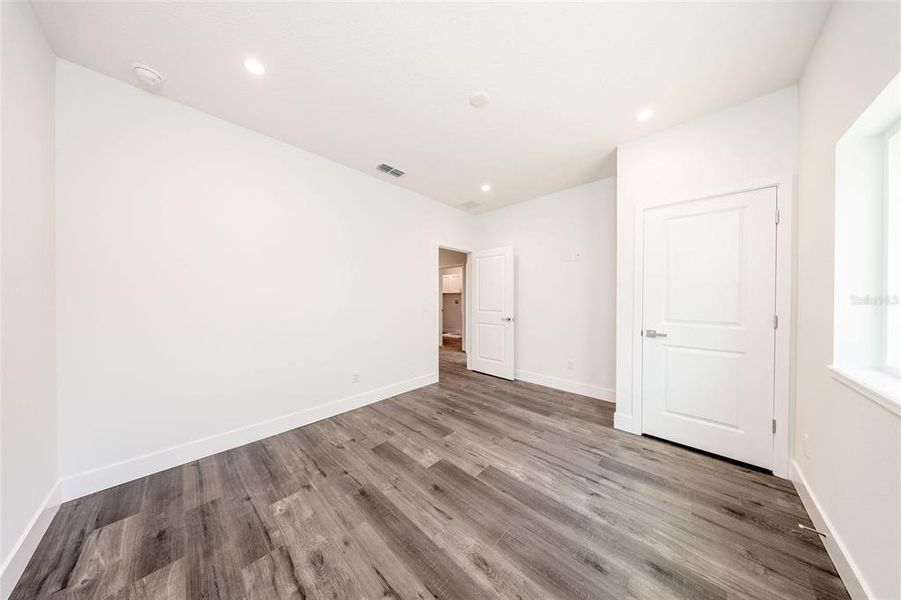 Spacious, unfurnished interior of a new home in , Deltona (Image 21).