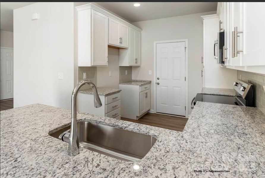 Cypress Gourmet Kitchen w Breakfast Bar Cypress Gourmet Kitchen w Breakfast Bar