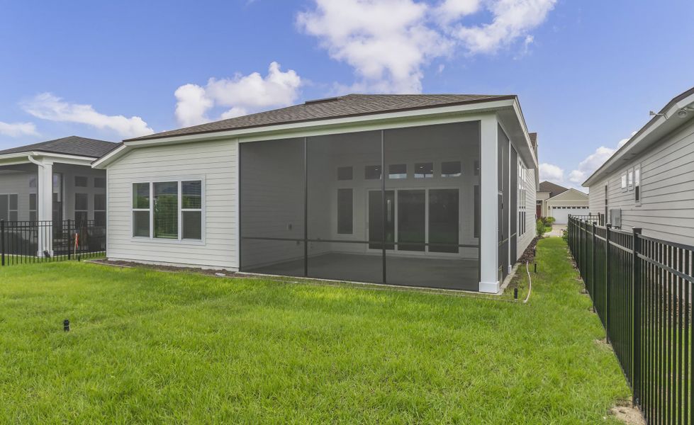 Exterior details and patio area of a home in Oakmont, Gainesville (Image 2).