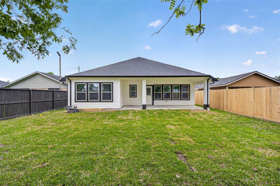 Exterior details and patio area of a home in , South Houston (Image 25).